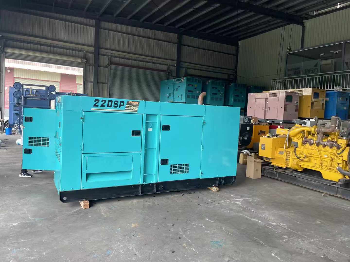 甘肃柴油发电机组长期不间断运行时,如何监控其温度和压力?